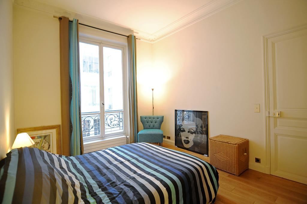 Champs Elysees Homestay - Air Conditioning Paris Chambre photo